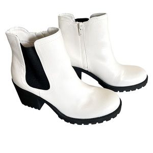 Sun + stone white ankle boots sz 8